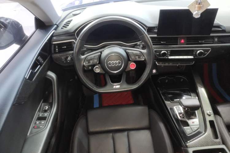 Used Audi A5 2022 Sportback 40 TFSI Stylish and Elegant Model Steering Wheel