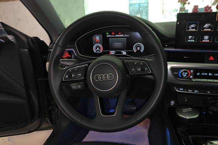 Used Audi A5 2022 Sportback 40 TFSI Fashionable and Dynamic Model Steering Wheel