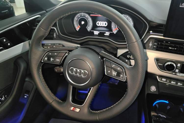 Used Audi A5 2022 Sportback 40 TFSI Stylish and Elegant Model Steering Wheel