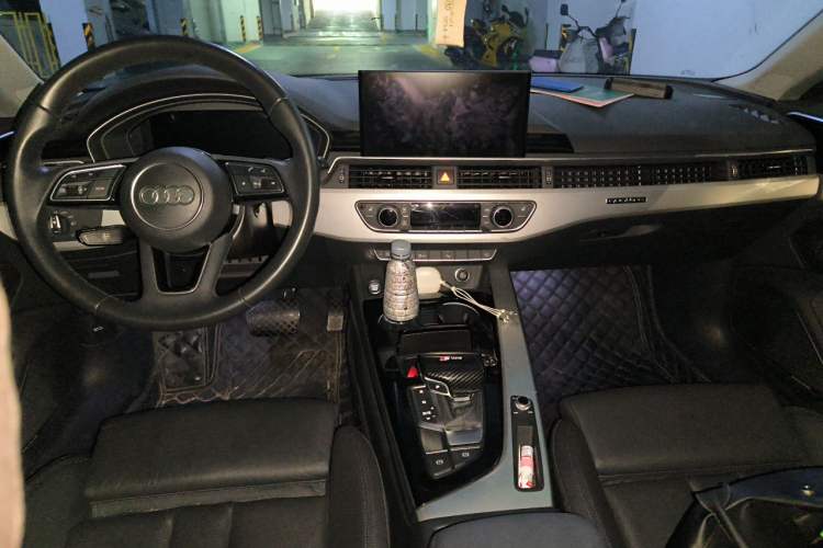 Used Audi A5 2022 Sportback 40 TFSI quattro Luxury Dynamic Model Center Console