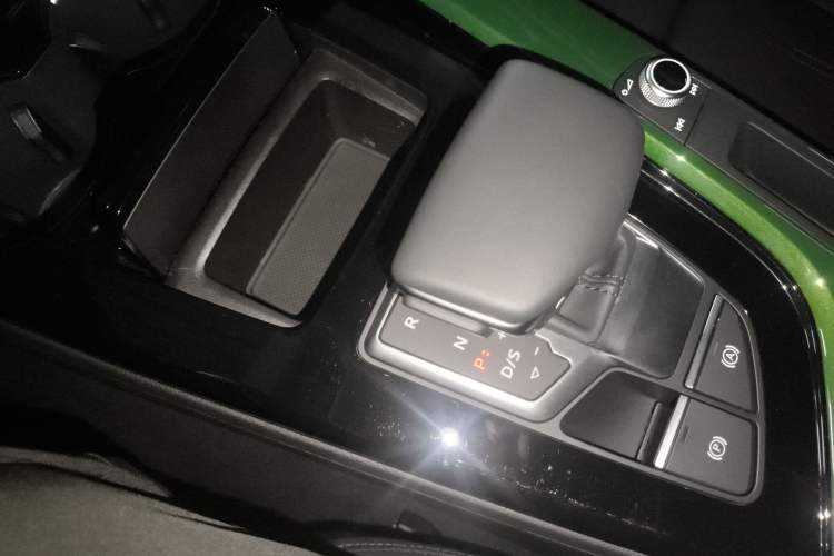 Used Audi A5 2022 Coupe 40 TFSI Fashion Dynamic Model Gear Lever