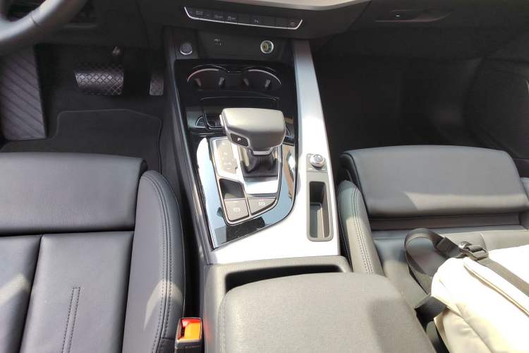 Used Audi A5 2022 Coupe 40 TFSI Fashion Dynamic Model Gear Lever