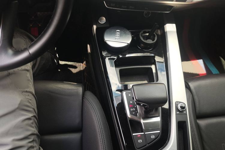 Used Audi A5 2022 Coupe 40 TFSI Fashion Dynamic Model Gear Lever