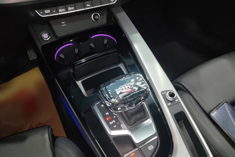 Used Audi A5 2022 Sportback 40 TFSI Stylish and Elegant Model Gear Lever