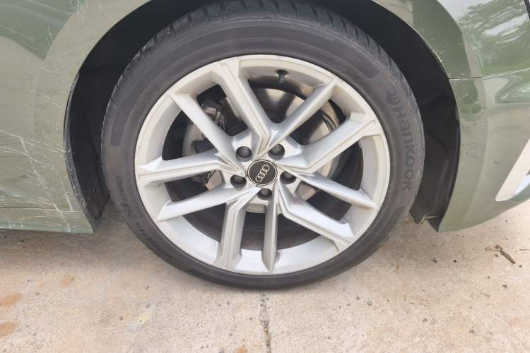 Used Audi A5 2022 Sportback 40 TFSI Fashionable and Dynamic Model Right Front Wheel Hub
