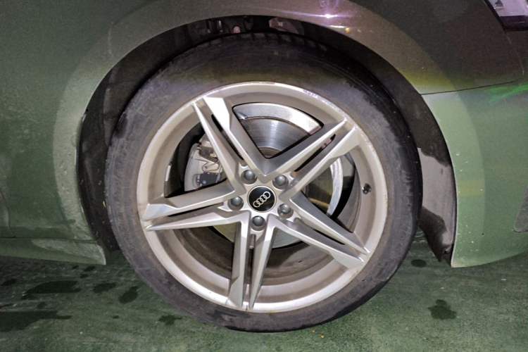 Used Audi A5 2022 Sportback 40 TFSI Fashionable and Dynamic Model Right Front Wheel Hub