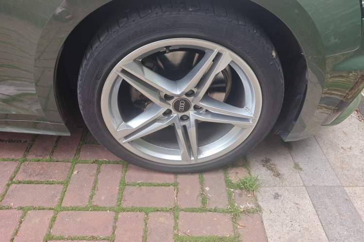 Used Audi A5 2022 Sportback 40 TFSI Fashionable and Dynamic Model Right Front Wheel Hub