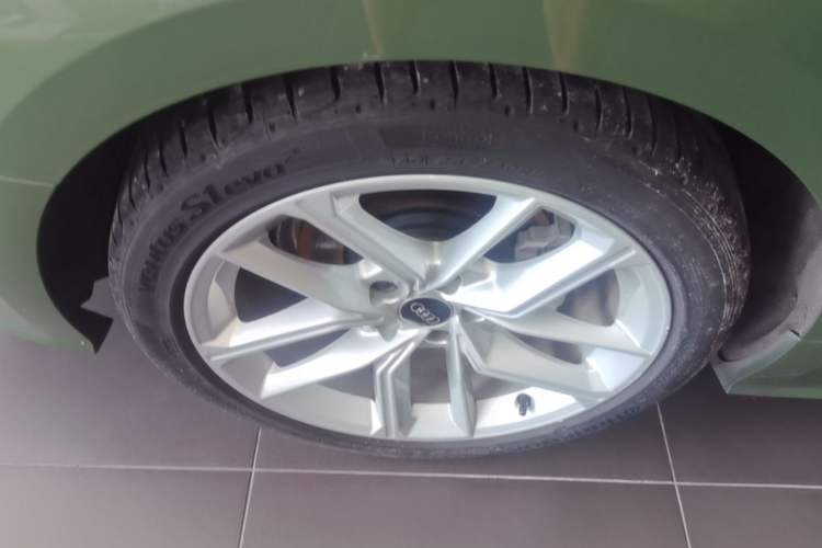 Used Audi A5 2022 Sportback 40 TFSI Fashionable and Dynamic Model Right Rear Wheel Hub