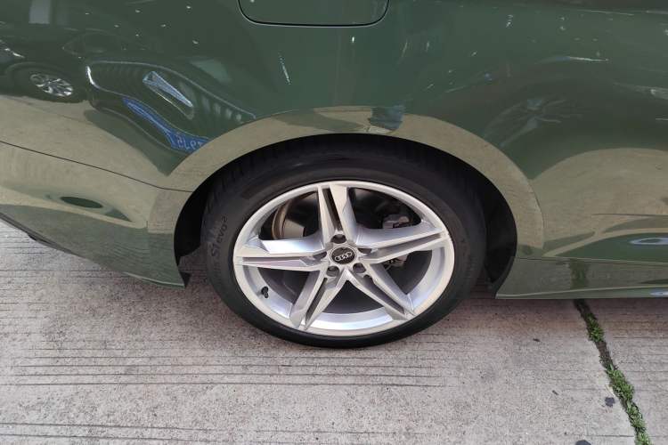 Used Audi A5 2022 Coupe 40 TFSI Fashion Dynamic Model Right Rear Wheel Hub