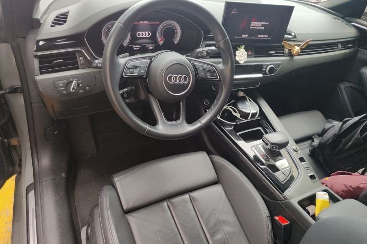 Used Audi A5 2022 Cabriolet 40 TFSI Fashion Dynamic Model Center Console