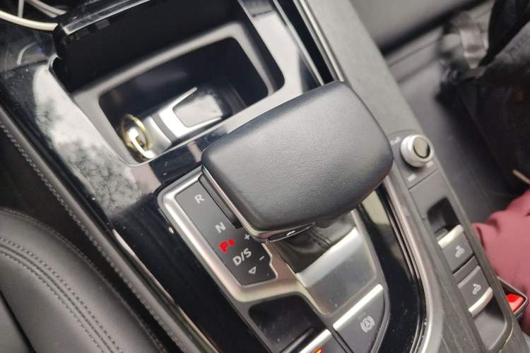 Used Audi A5 2022 Cabriolet 40 TFSI Fashion Dynamic Model Gear Lever
