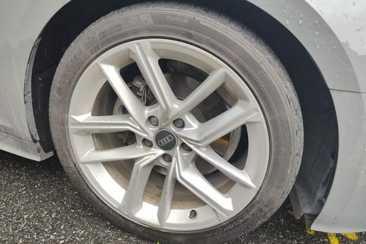Used Audi A5 2022 Cabriolet 40 TFSI Fashion Dynamic Model Right Front Wheel Hub