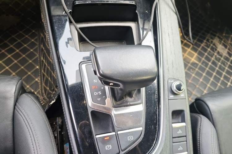 Used Audi A5 2022 Cabriolet 40 TFSI Fashion Dynamic Model Gear Lever