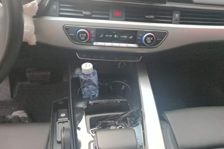 Used Audi A5 2022 Sportback 40 TFSI Fashionable and Dynamic Model Audio And AC Panel