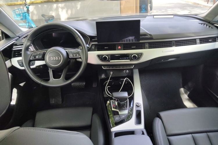 Used Audi A5  Center Console