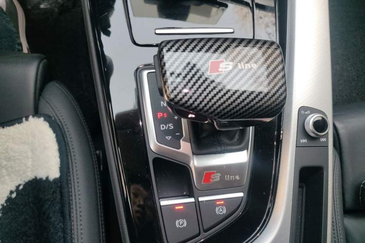 Used Audi A5 2022 Coupe 40 TFSI Fashion Dynamic Model Gear Lever