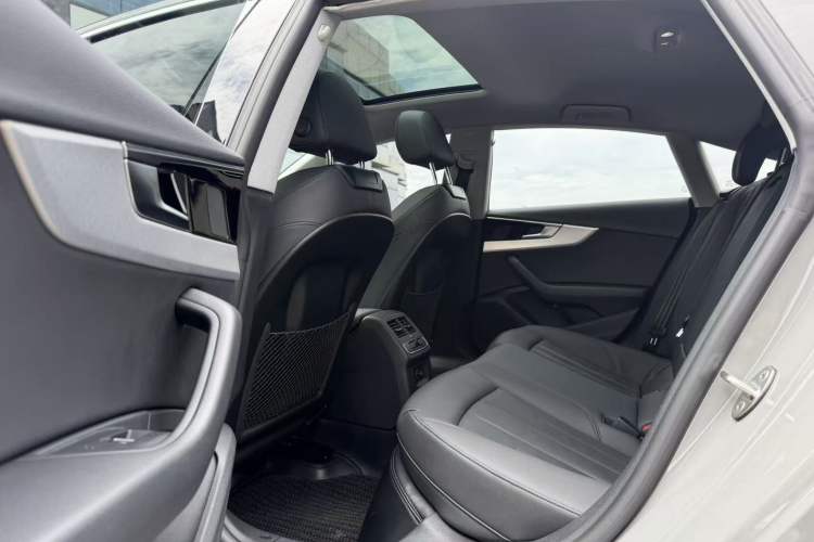 Used Audi A5 2022 Sportback 40 TFSI Fashionable and Dynamic Model Interior 3