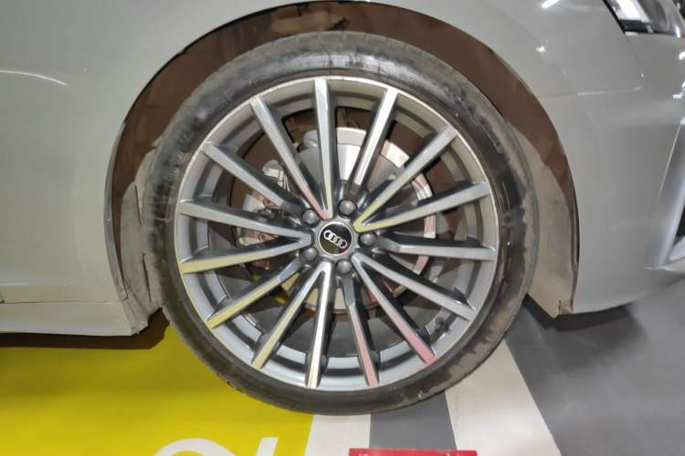 Used Audi A5 2022 Sportback 40 TFSI quattro Luxury Dynamic Model Right Front Wheel Hub