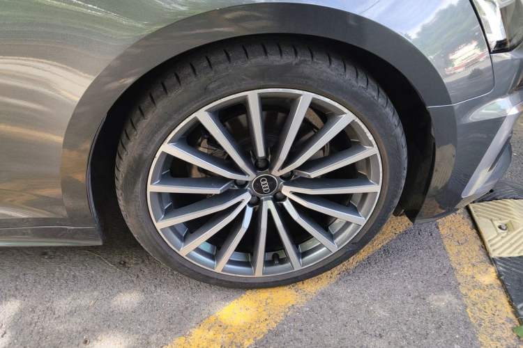 Used Audi A5  Right Front Wheel Hub