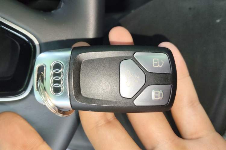 Used Audi A5  Vehicle Key