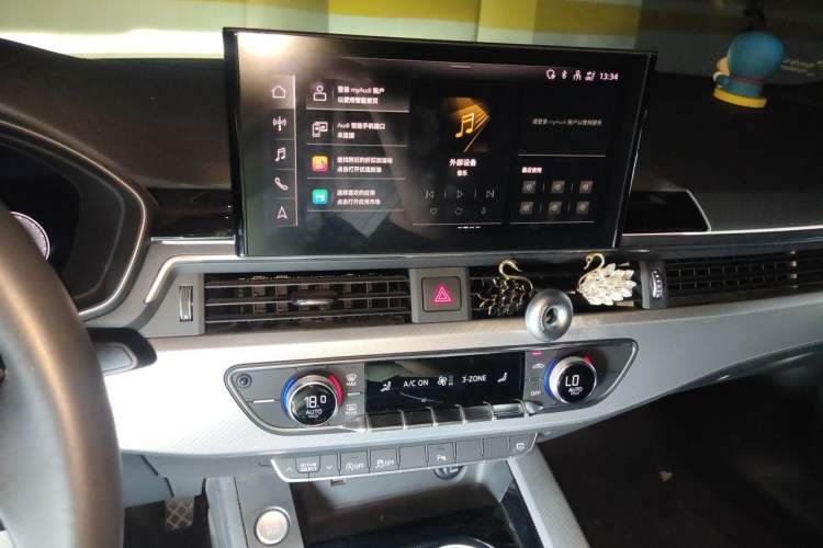 Used Audi A5 2022 Cabriolet 40 TFSI Fashion Dynamic Model Audio And AC Panel