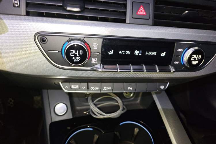 Used Audi A5 2022 Coupe 40 TFSI Fashion Dynamic Model Audio And AC Panel