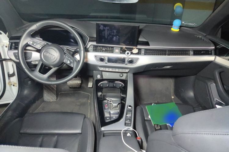 Used Audi A5 2022 Cabriolet 40 TFSI Fashion Dynamic Model Center Console
