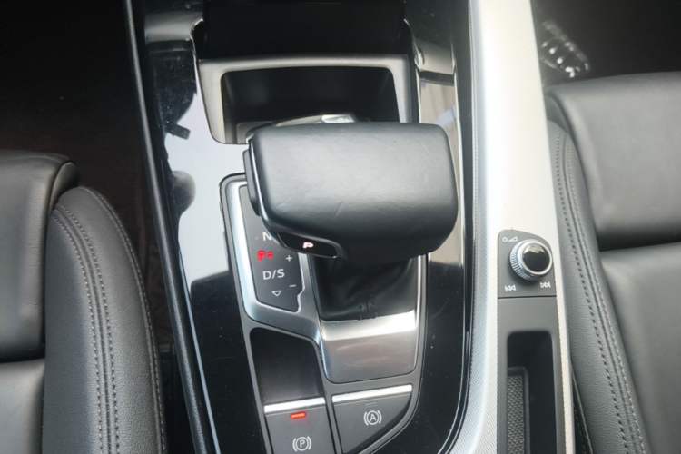 Used Audi A5 2022 Sportback 40 TFSI Fashionable and Dynamic Model Gear Lever