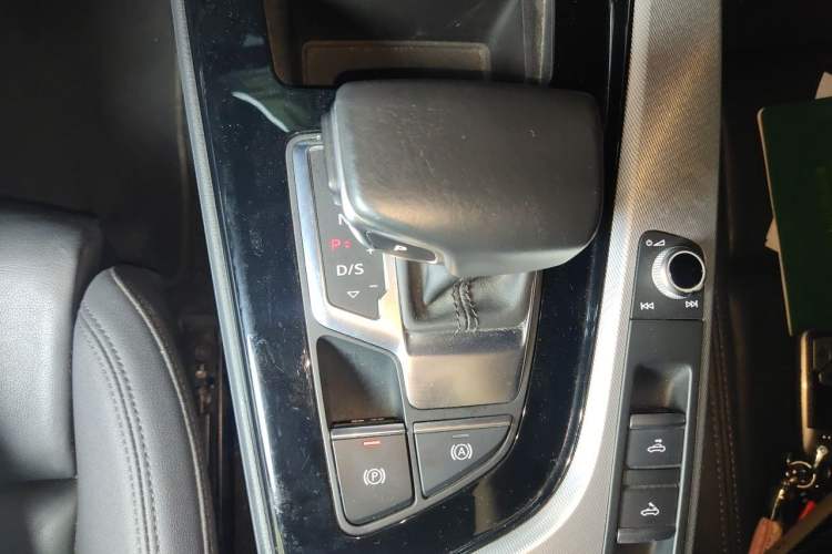 Used Audi A5 2022 Cabriolet 40 TFSI Fashion Dynamic Model Gear Lever