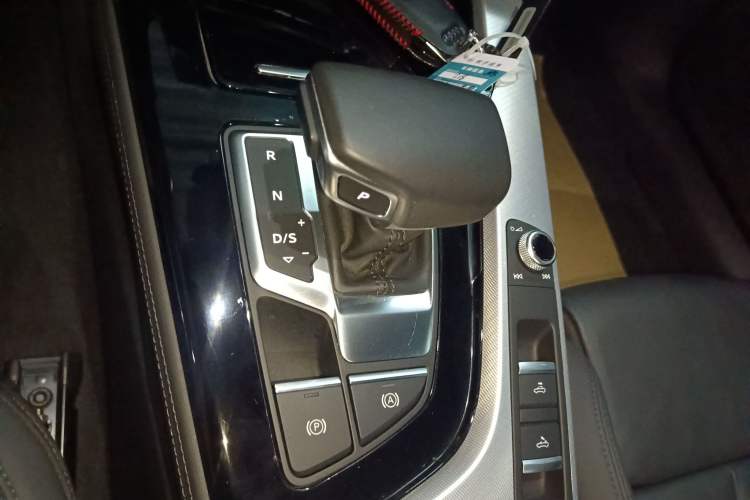 Used Audi A5 2022 Cabriolet 40 TFSI Fashion Dynamic Model Gear Lever