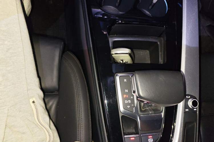 Used Audi A5 2022 Coupe 40 TFSI Fashion Dynamic Model Gear Lever