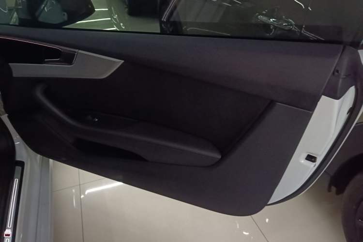 Used Audi A5 2022 Cabriolet 40 TFSI Fashion Dynamic Model Interior 5