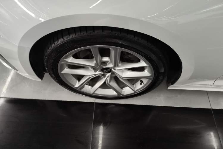 Used Audi A5 2022 Coupe 40 TFSI Fashion Dynamic Model Left Front Wheel Hub