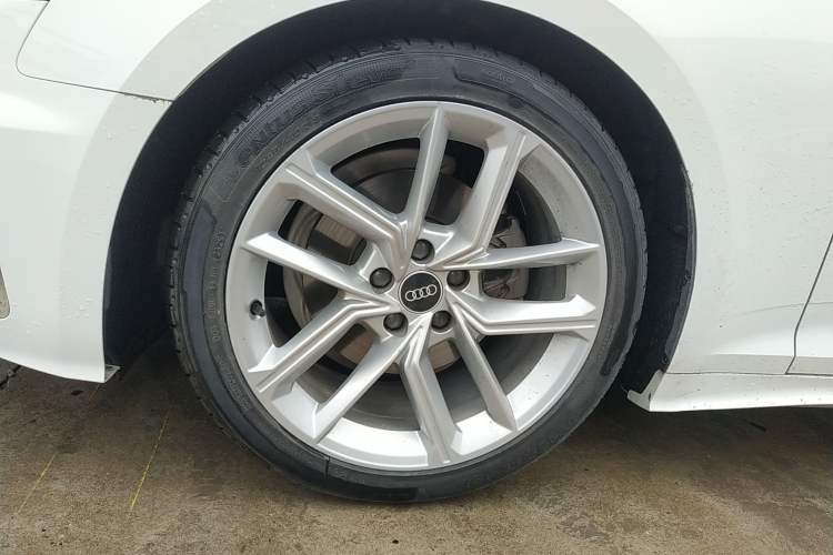 Used Audi A5 2022 Sportback 40 TFSI Fashionable and Dynamic Model Left Front Wheel Hub