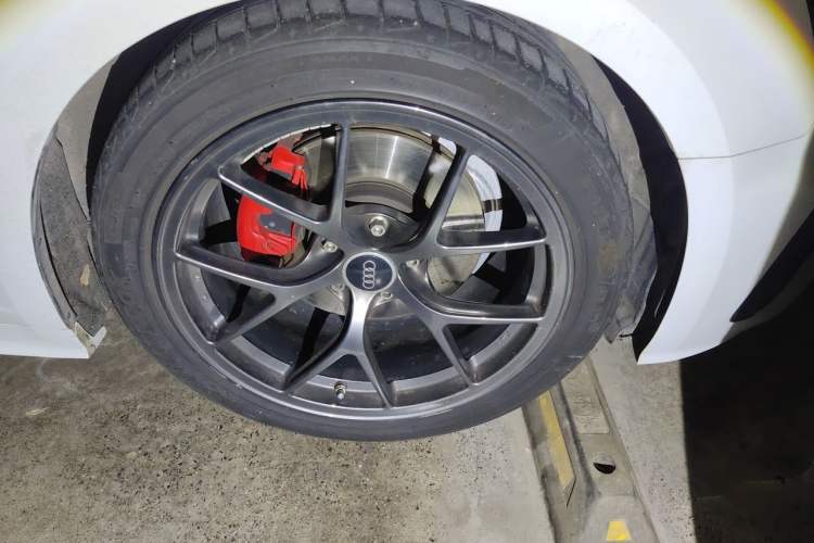 Used Audi A5 2022 Cabriolet 40 TFSI Fashion Dynamic Model Right Front Wheel Hub