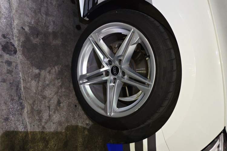 Used Audi A5 2022 Coupe 40 TFSI Fashion Dynamic Model Right Front Wheel Hub
