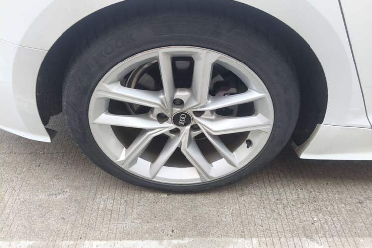 Used Audi A5 2022 Sportback 40 TFSI Fashionable and Dynamic Model Right Rear Wheel Hub