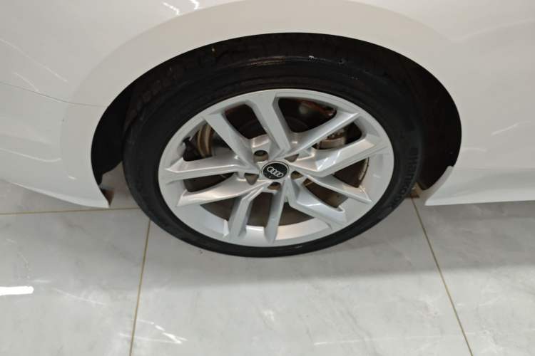 Used Audi A5 2022 Coupe 40 TFSI Fashion Dynamic Model Right Rear Wheel Hub