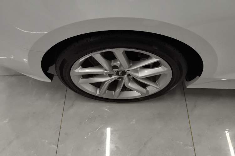 Used Audi A5 2022 Coupe 40 TFSI Fashion Dynamic Model Right Rear Wheel Hub