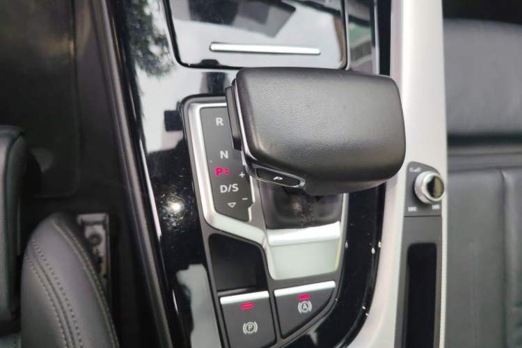 Used Audi A5 2023 Coupe 40 TFSI Fashionable and Dynamic Model Gear Lever