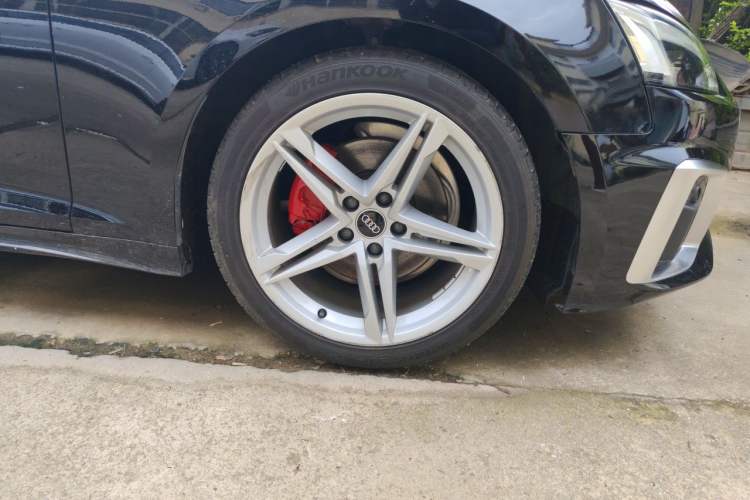 Used Audi A5 2023 Coupe 40 TFSI Fashionable and Dynamic Model Right Front Wheel Hub