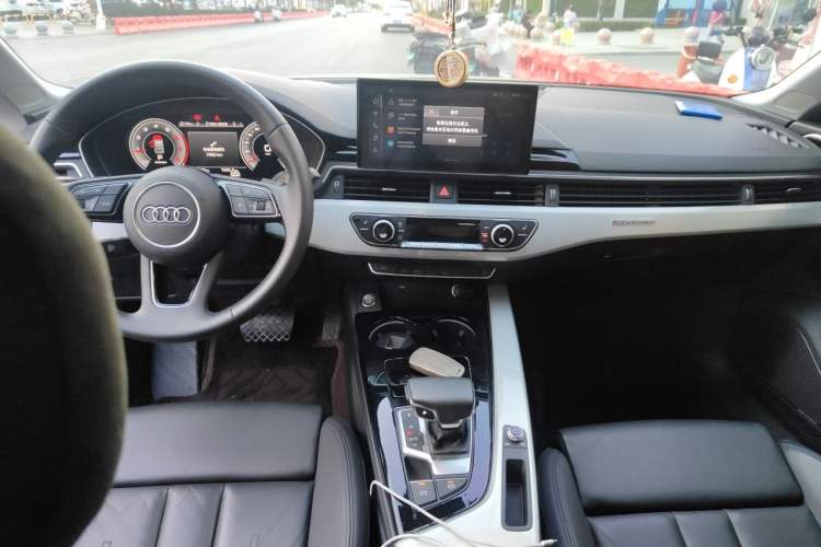 Used Audi A5 2023 Sportback 40 TFSI quattro Luxury Dynamic Edition Center Console