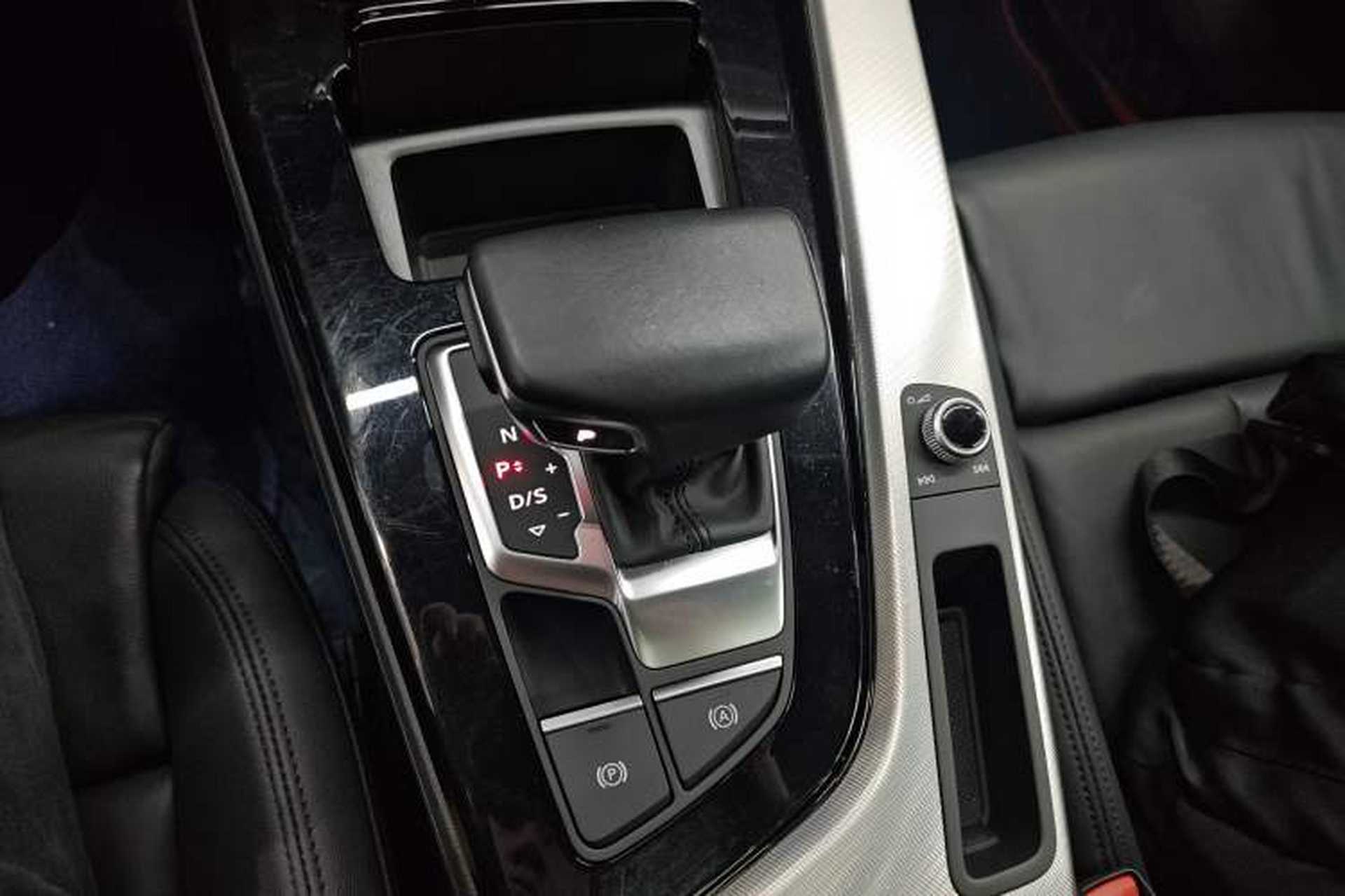 Used Audi A5 2023 Sportback 40 TFSI Fashionable and Dynamic Model Gear Lever