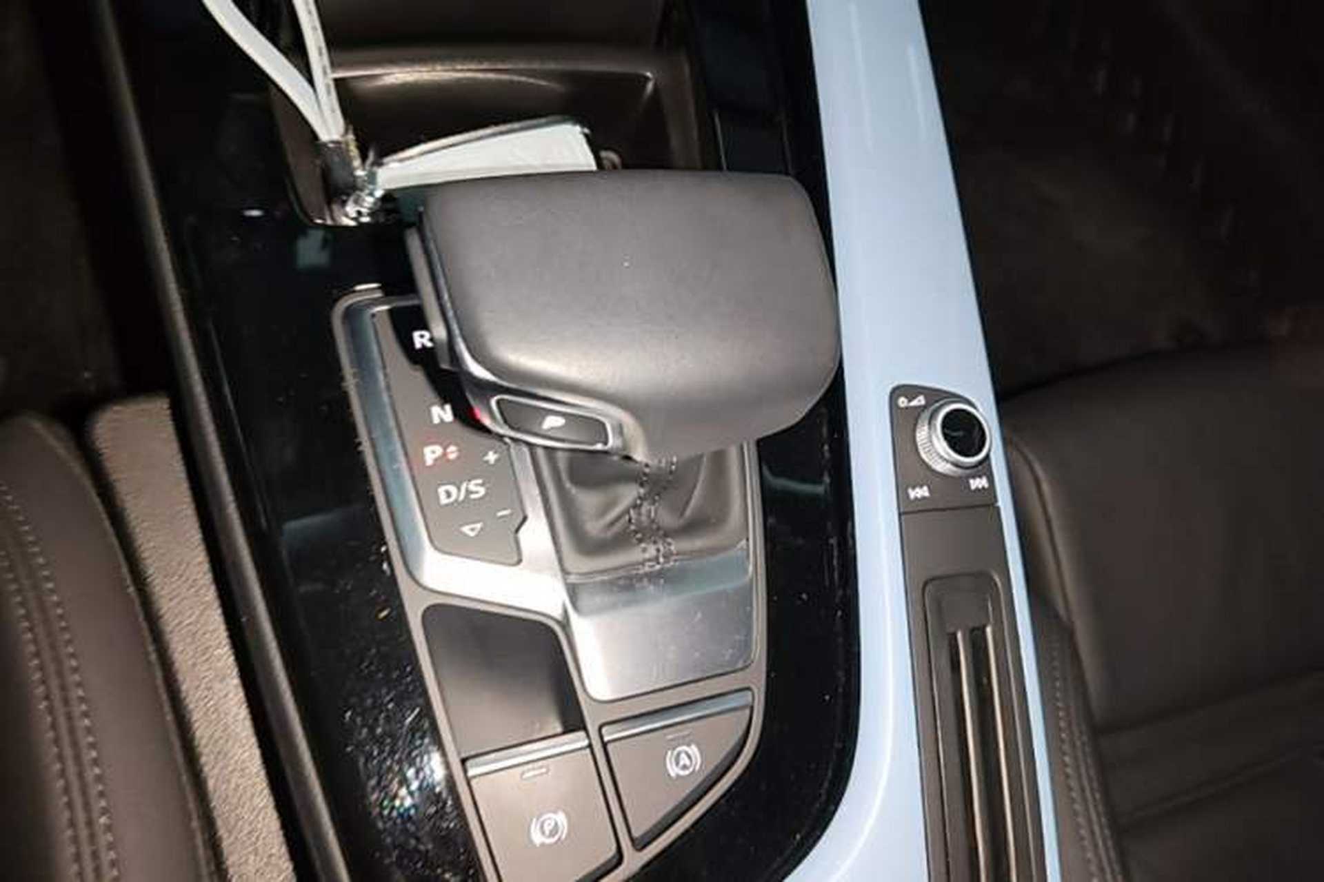 Used Audi A5 2023 Coupe 40 TFSI Fashionable and Dynamic Model Gear Lever