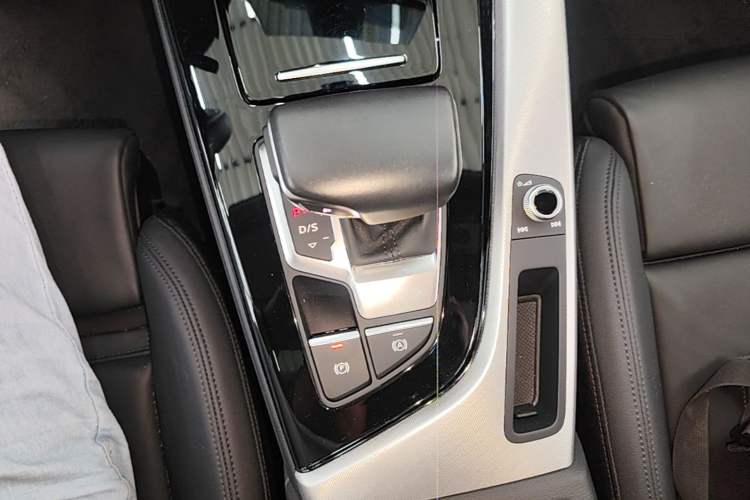 Used Audi A5 2023 Sportback 40 TFSI Fashionable and Dynamic Model Gear Lever