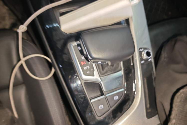Used Audi A5 2023 Coupe 40 TFSI Fashionable and Dynamic Model Gear Lever