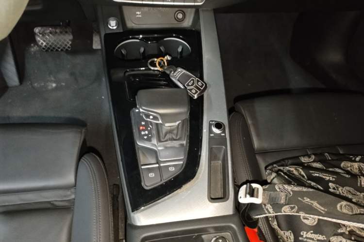 Used Audi A5 2023 Coupe 40 TFSI Fashionable and Dynamic Model Gear Lever