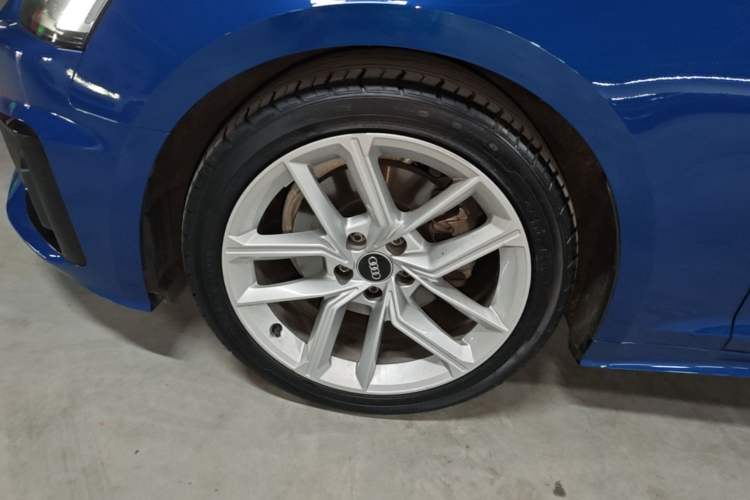 Used Audi A5 2023 Coupe 40 TFSI Fashionable and Dynamic Model Left Front Wheel Hub