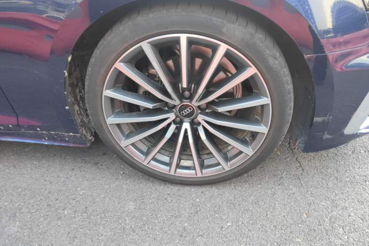 Used Audi A5 2023 Sportback 40 TFSI quattro Luxury Dynamic Edition Right Front Wheel Hub