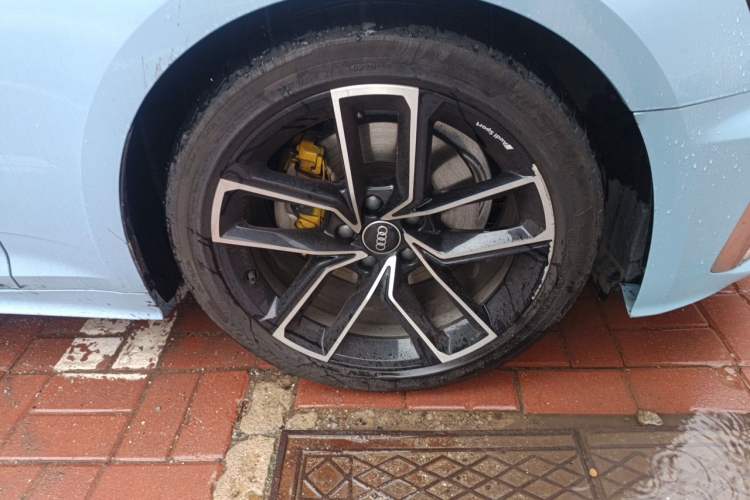 Used Audi A5 2023 Coupe 40 TFSI Fashionable and Dynamic Model Right Front Wheel Hub